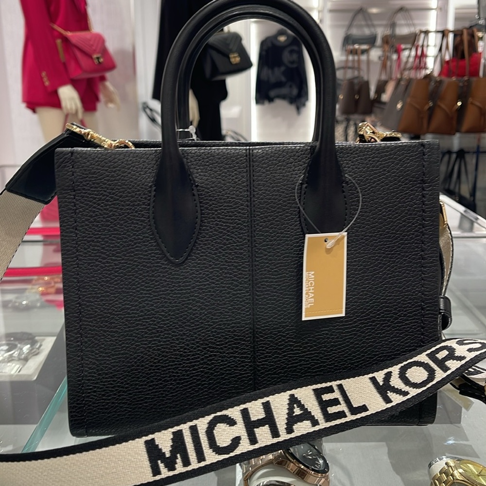 MICHAEL KORS
Mirella Small Pebble Leather Crossbody Bag
Black 
NWT - Picture 12 of 16